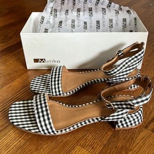 Gingham summer sandals 7.5